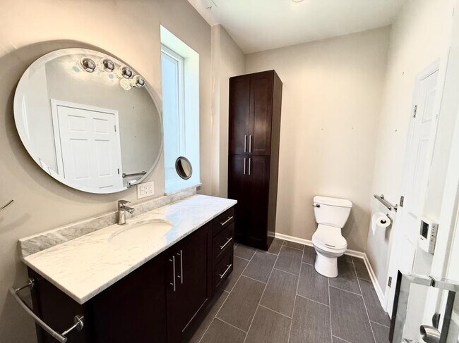 Building Photo - 1 bedroom in Chicago IL 60642