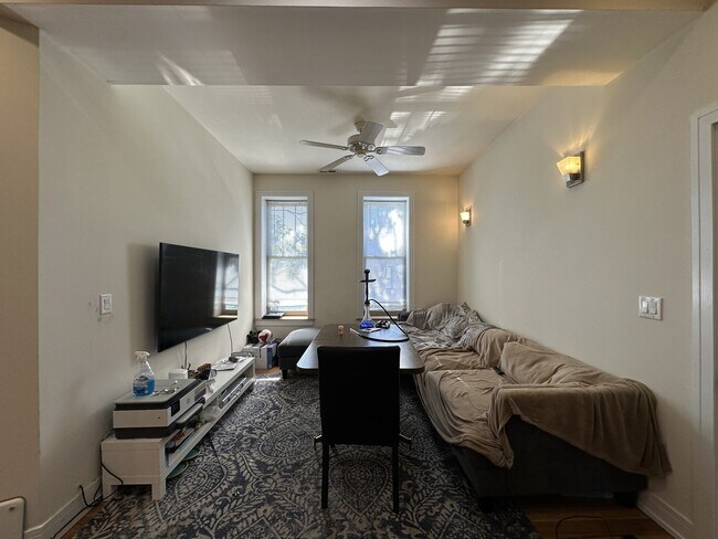 Building Photo - 2835 N Damen Ave