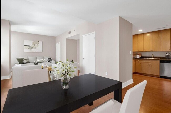 Building Photo - Nice Downtown Unit Available for Rent!