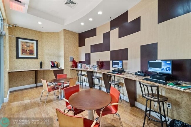 Building Photo - 1830 Radius Dr