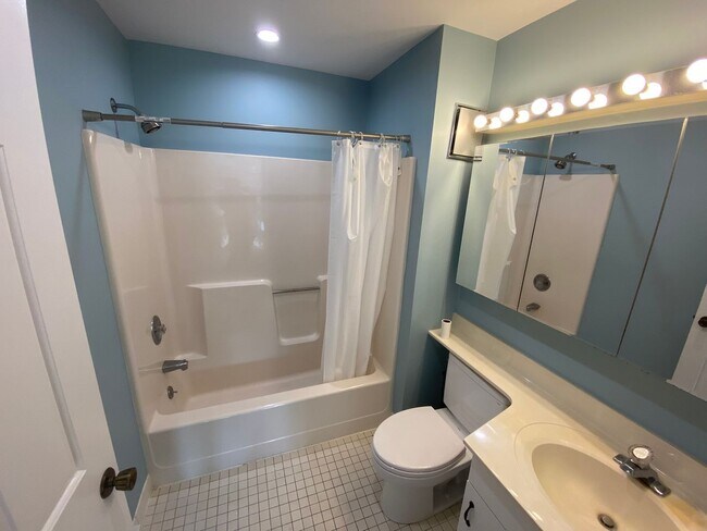 Building Photo - WOW!! BRIGHT AND SPACIOUS WATERTOWN UNIT W CENTRAL AIR, WASHER/DRYER