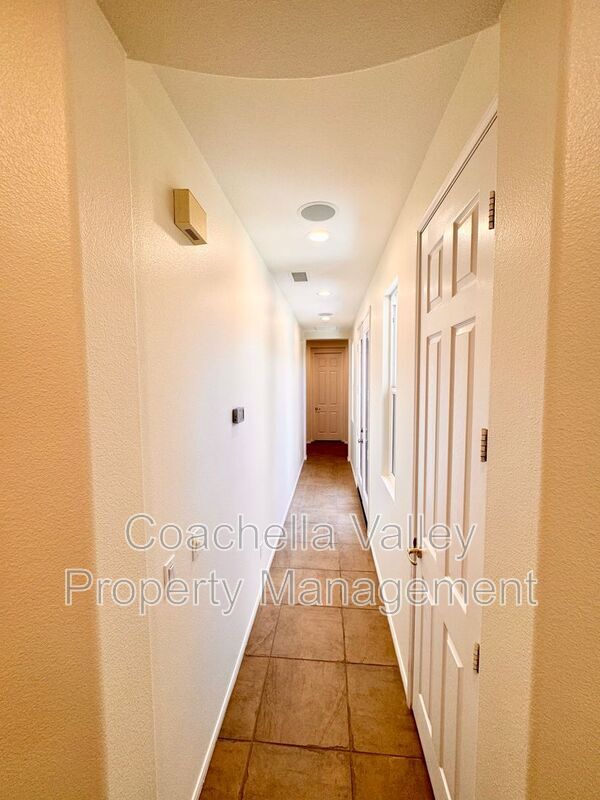 Building Photo - 138 Shoreline Dr