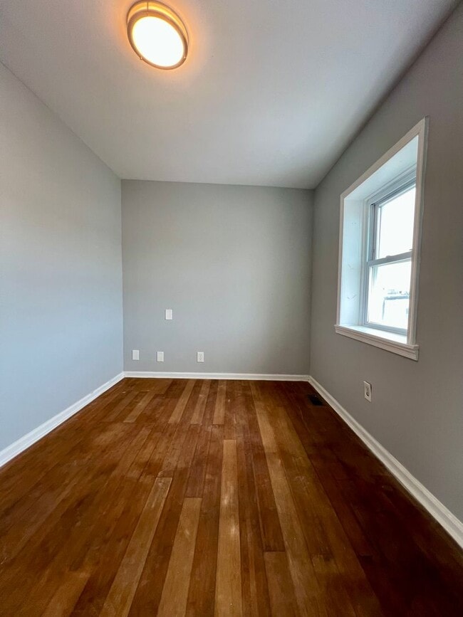 Building Photo - Stunning 4-Bedroom Townhome in the Heart of Fishtown! Available NOW!