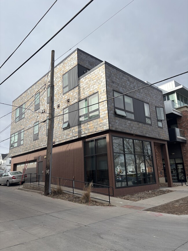 Building Photo - 219 N Linn St