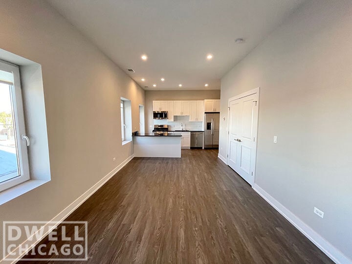 Primary Photo - 1724 W Greenleaf Ave