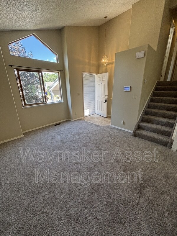 Building Photo - 5735 Grapevine Dr