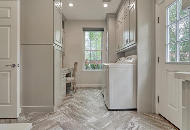 Building Photo - 47 Firethorn Pl