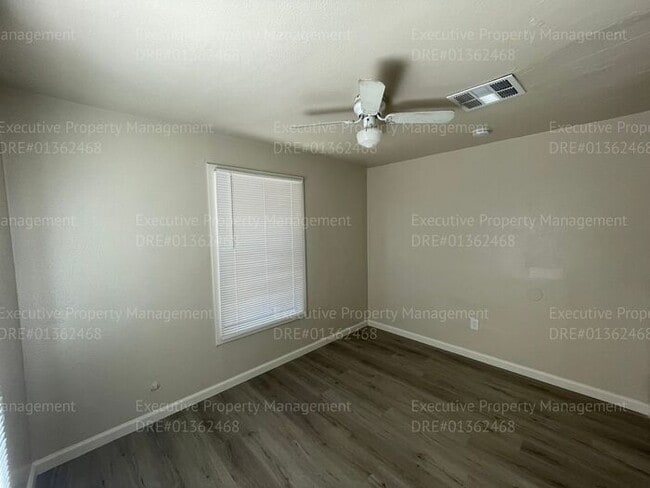 Building Photo - 3 bedroom/ 1 bathroom house located near Airport Dr/ Norris Rd