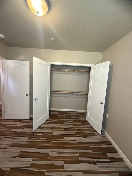 Doble Door closet - 16831 Hill Dr