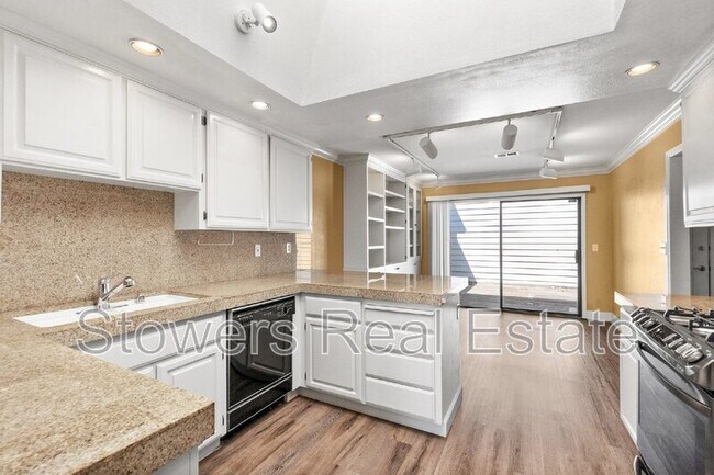 Building Photo - 1825 N Forest Hill Pl