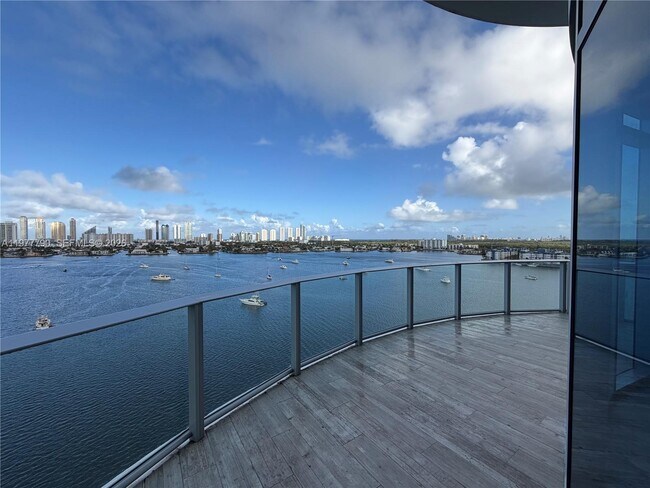 Building Photo - 17111 Biscayne Blvd