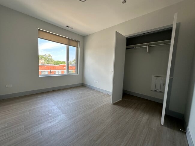 Building Photo - 6350 N Glenwood Ave