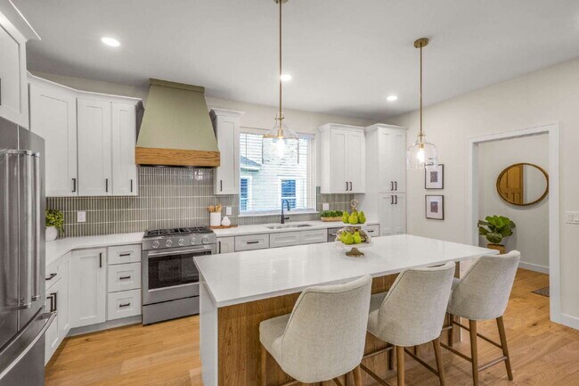 Building Photo - Stunning New Construction in the Heart of Uptown