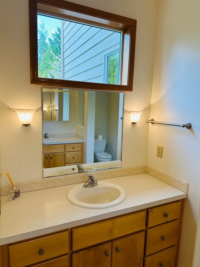 Building Photo - Stunning Custom Home with Beautiful Views