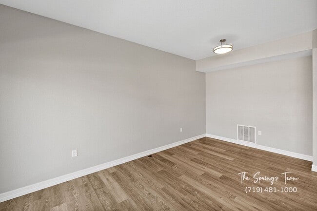 Building Photo - LUXURY 3BR TOWNHOME IN THE VILLAS AT NORTH...