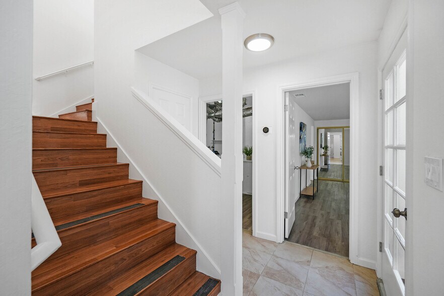 Building Photo - 584 Hillside Blvd