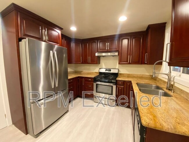 Building Photo - 3216 S 208th St