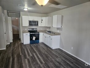 Building Photo - 1 Bed 1 Bath Duplex