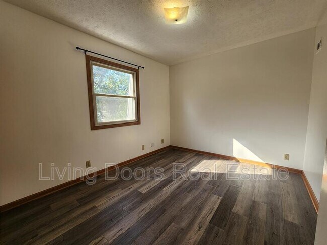 Building Photo - 1511 David Dr