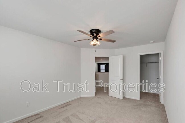 Building Photo - 703 Hilchot Dr