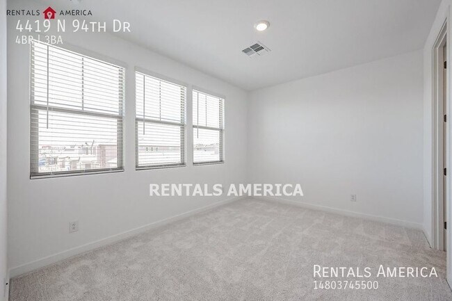 Building Photo - Gorgeous Open-Concept 4-Bedroom Home in a ...