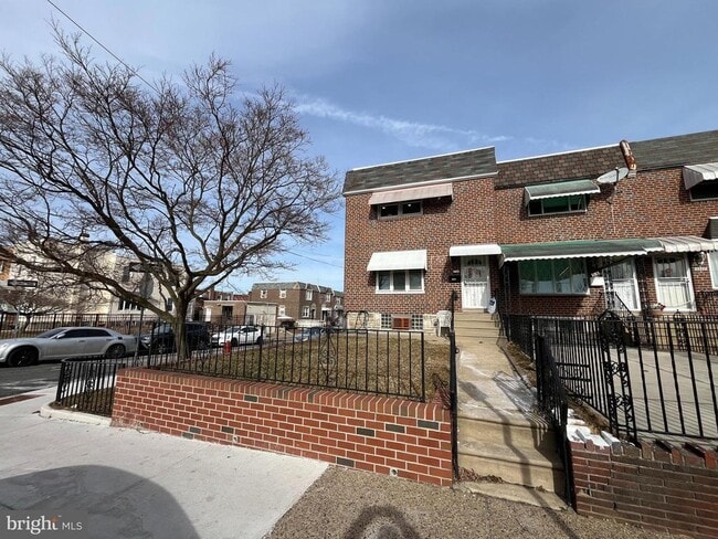 Building Photo - 1113 E Hunting Park Ave