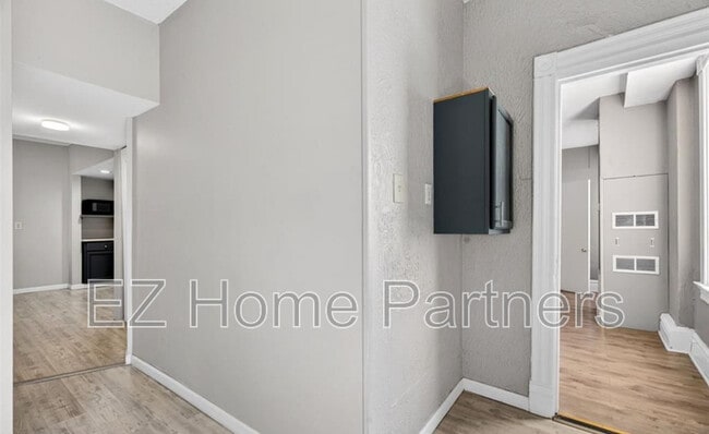 Building Photo - 3005 S Compton Ave