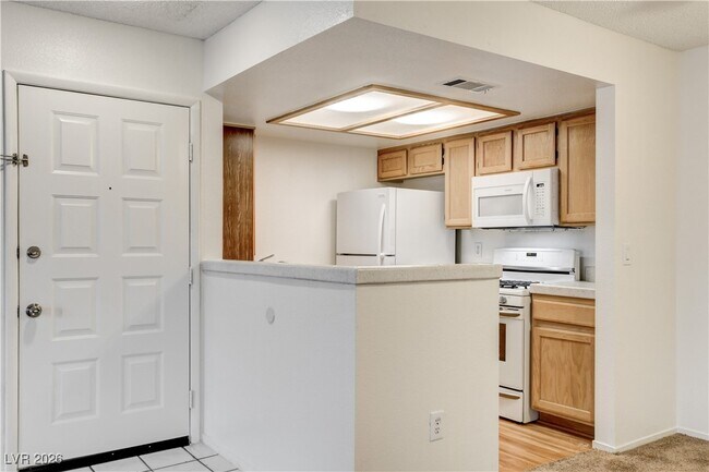 Building Photo - 7100 W Pirates Cove Rd