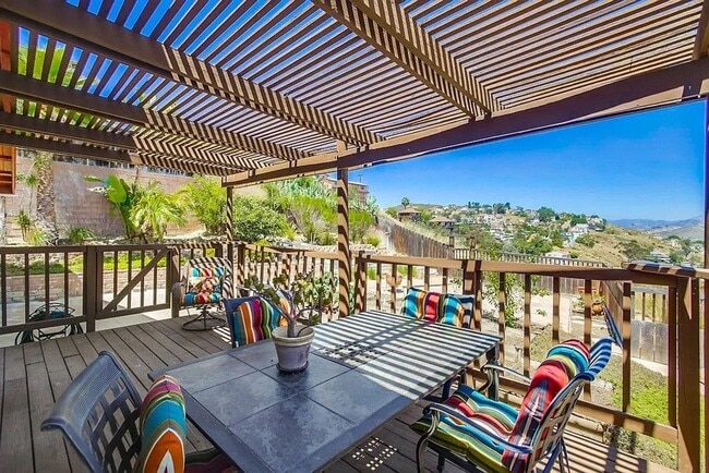 Building Photo - Charming 3 Bed 2 Bath In Spring Valley