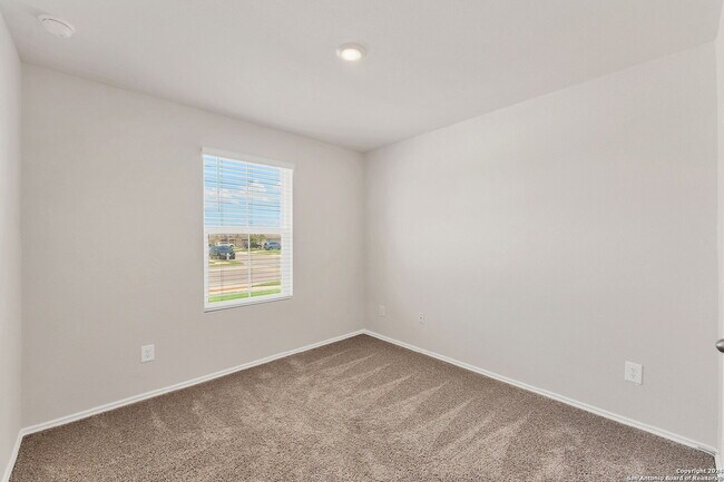 Building Photo - 140 Fireoak Dr