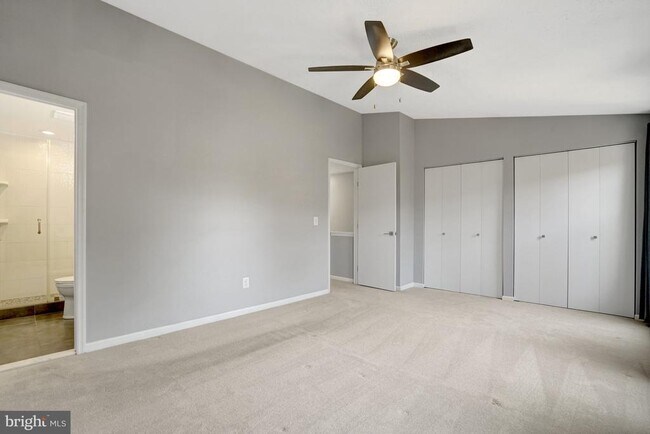 Building Photo - 6063 Hydrangea Dr