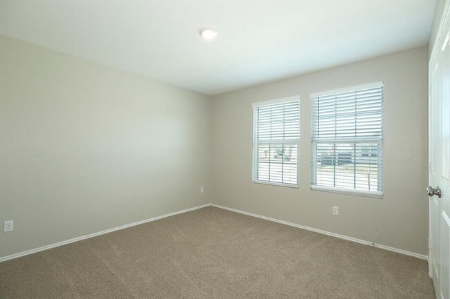 Building Photo - 111 Mountain Maple St