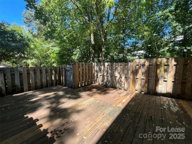 Building Photo - 7305 Pebblestone Dr