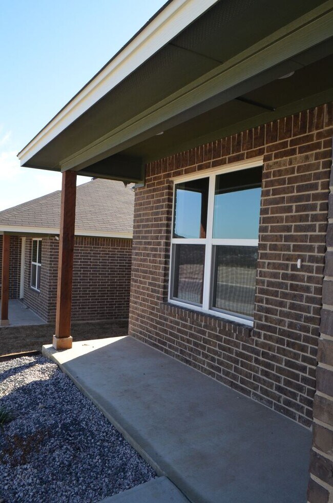 Building Photo - 1001 Cline Dr