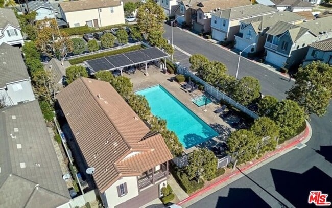 Building Photo - 1241 Ivy Terrace