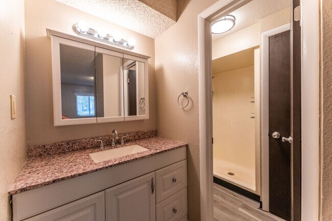 Building Photo - 954 S Miller St