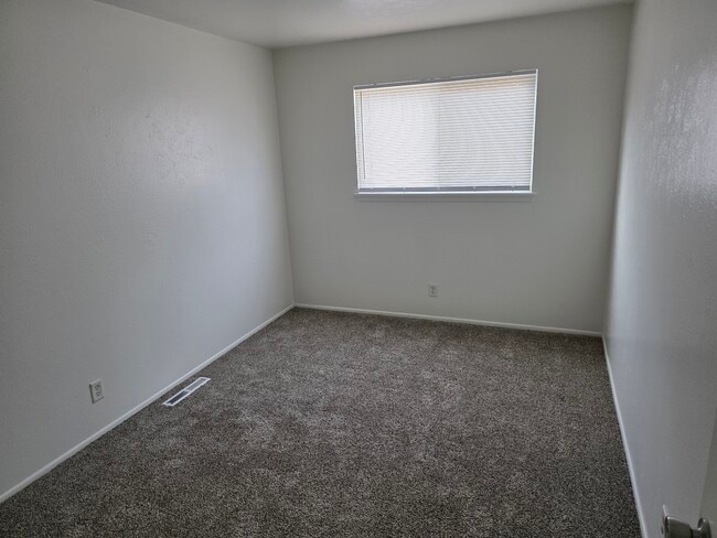 Building Photo - 3001 Azalea St