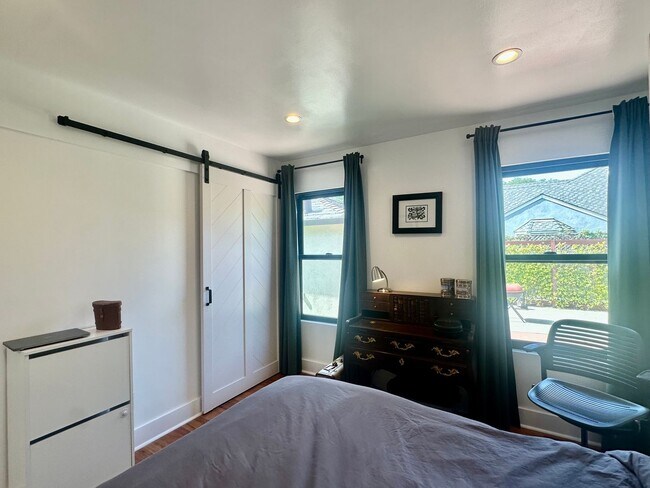 Building Photo - Palo Alto Dream Rental with Backyard Parad...