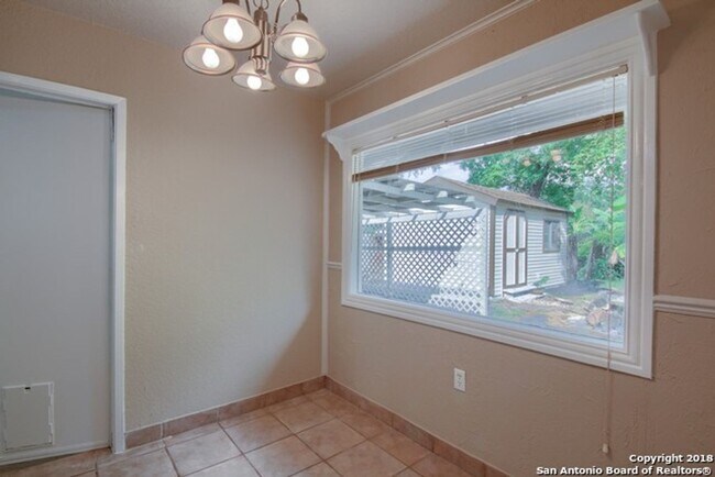 Building Photo - NE San Antonio 3 bedroom home in establish...
