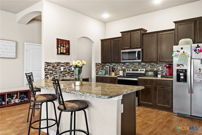 Building Photo - 907 Hickok Dr