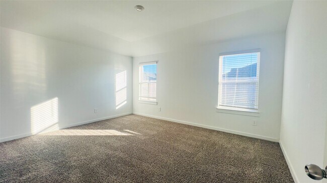 Building Photo - 31639 Featherstone Trl