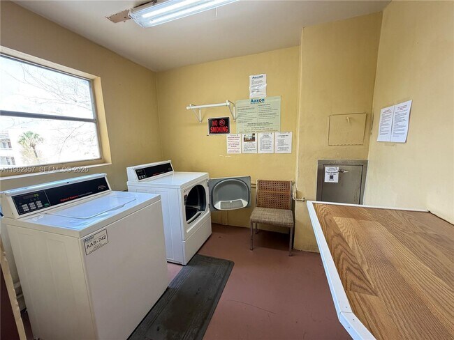 Building Photo - 6020 NW 64th Ave