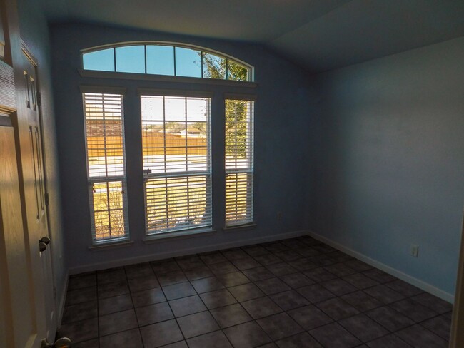 Building Photo - Available Now!!!! Beautiful 4 bedroom, 2 b...