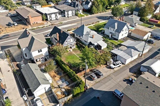 Building Photo - 5 Bedroom House Near Gonzaga