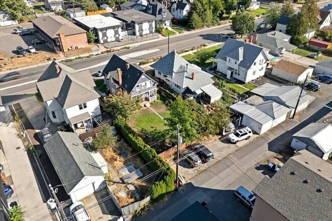 Building Photo - 914 E Indiana Ave