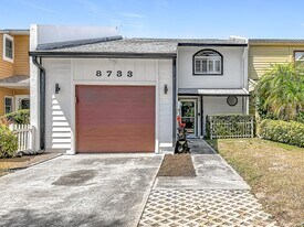 Building Photo - 8733 Bay Pointe Dr