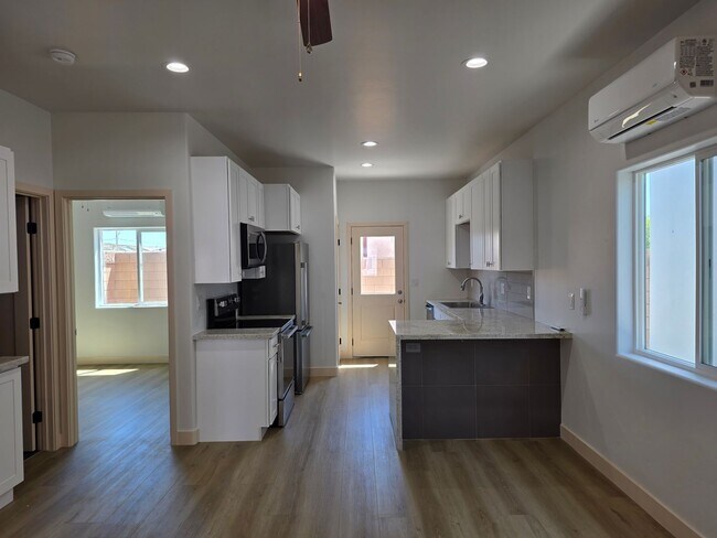 Building Photo - 370 Riverfront Dr