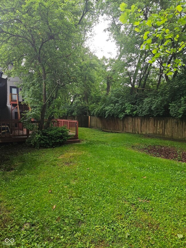 Building Photo - 945 Fox Hill Dr