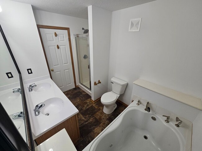 Building Photo - 2639 Yellowstone Dr