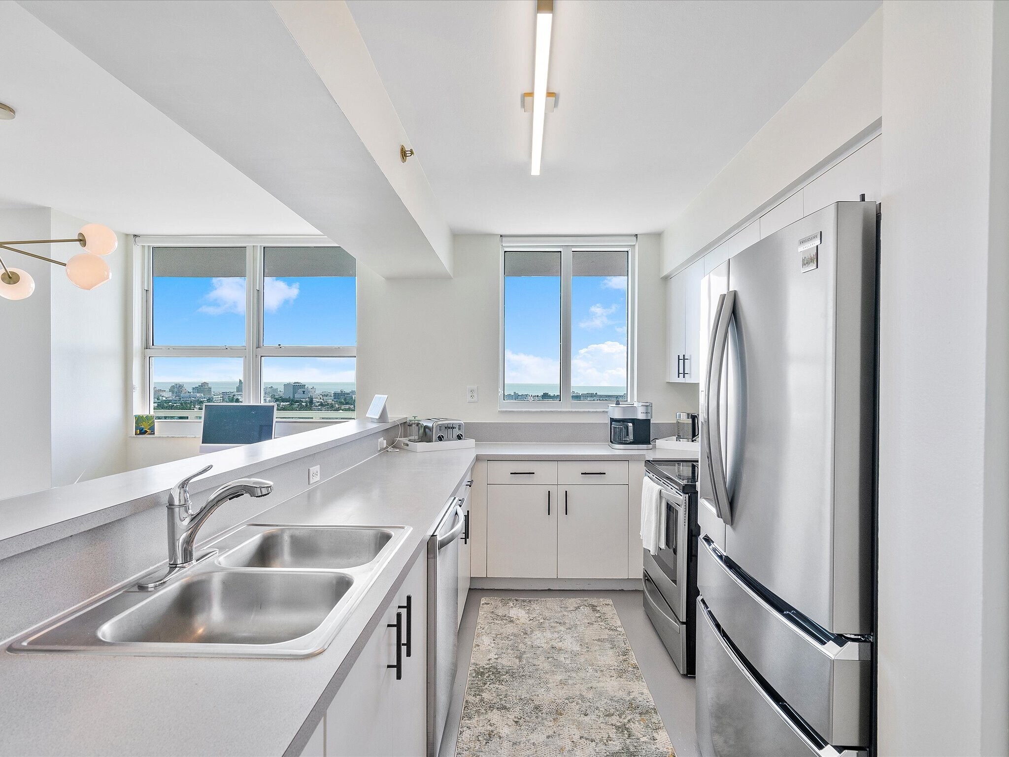 Building Photo - 650 West Ave